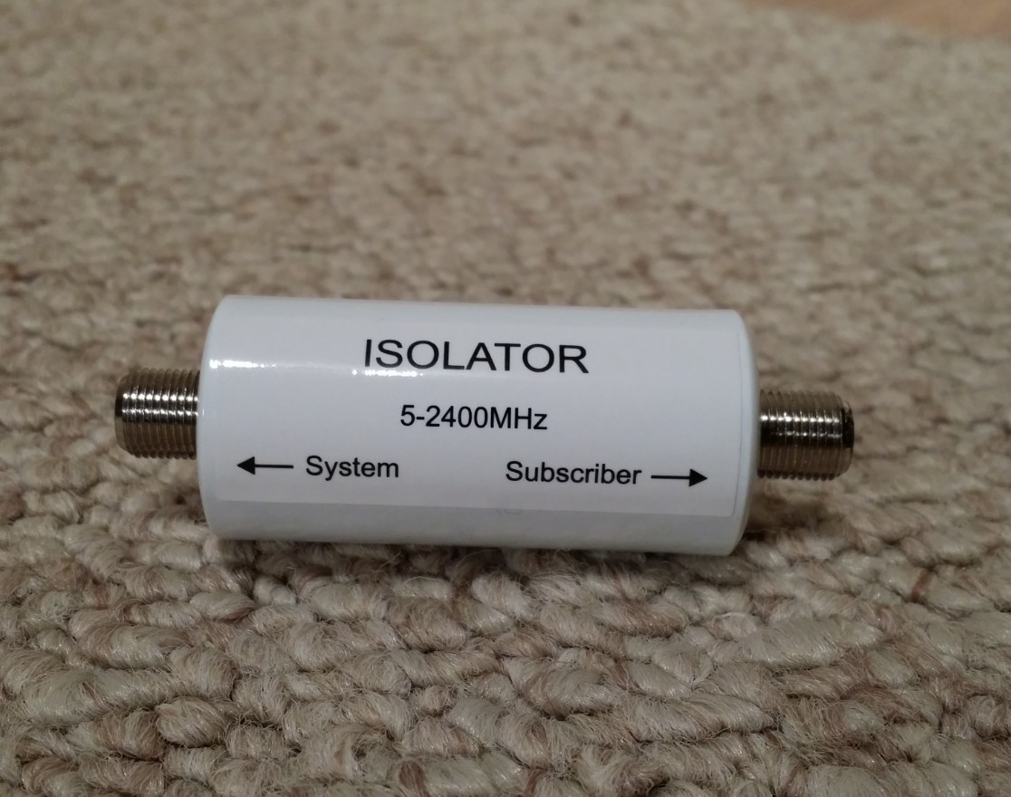 isolator adalah