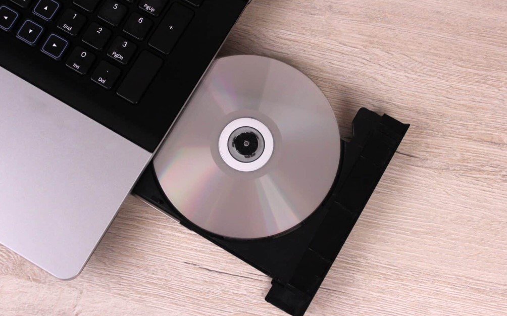 Cara menghapus file di CD
