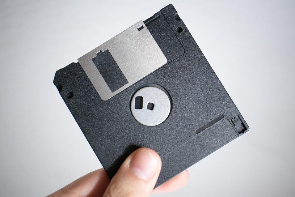 Floppy disk adalah