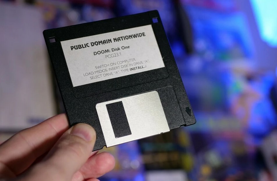 Kelebihan dan Kekurangan Floppy Disk